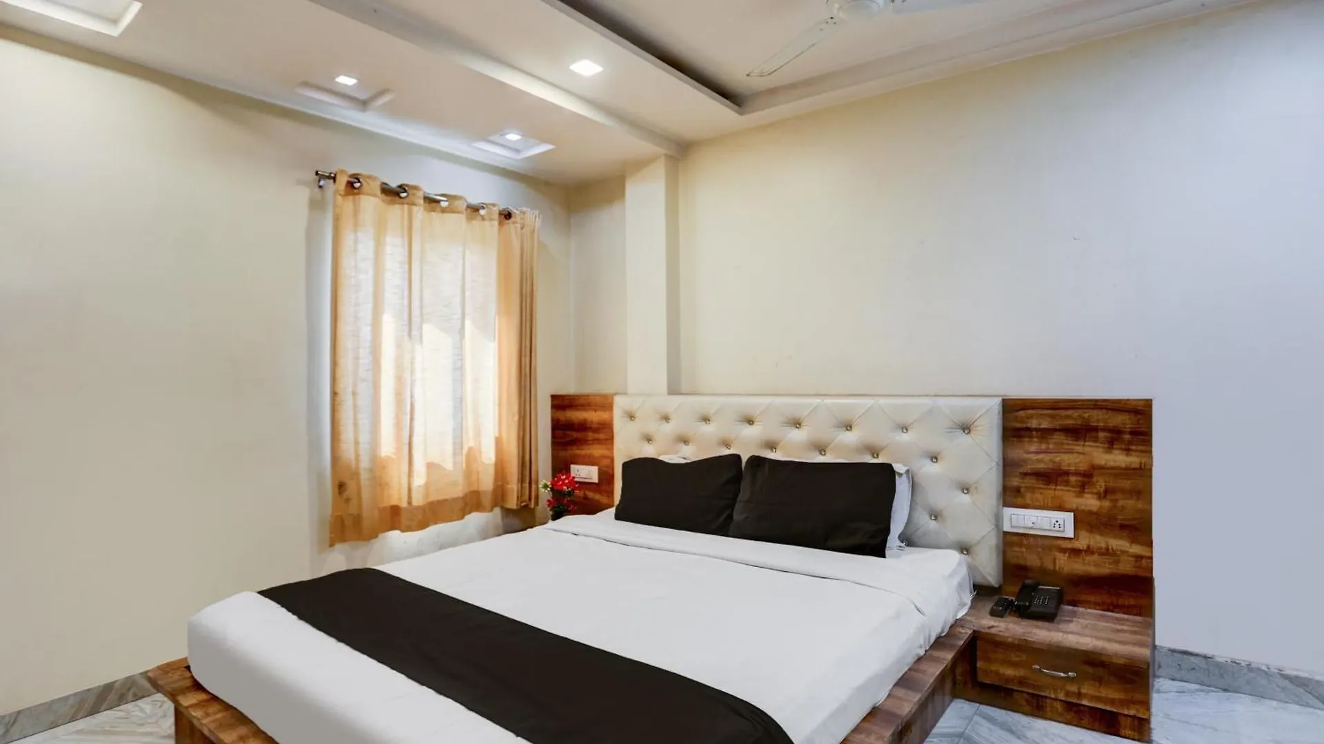 Spot On Sai P Guest House Varanasi