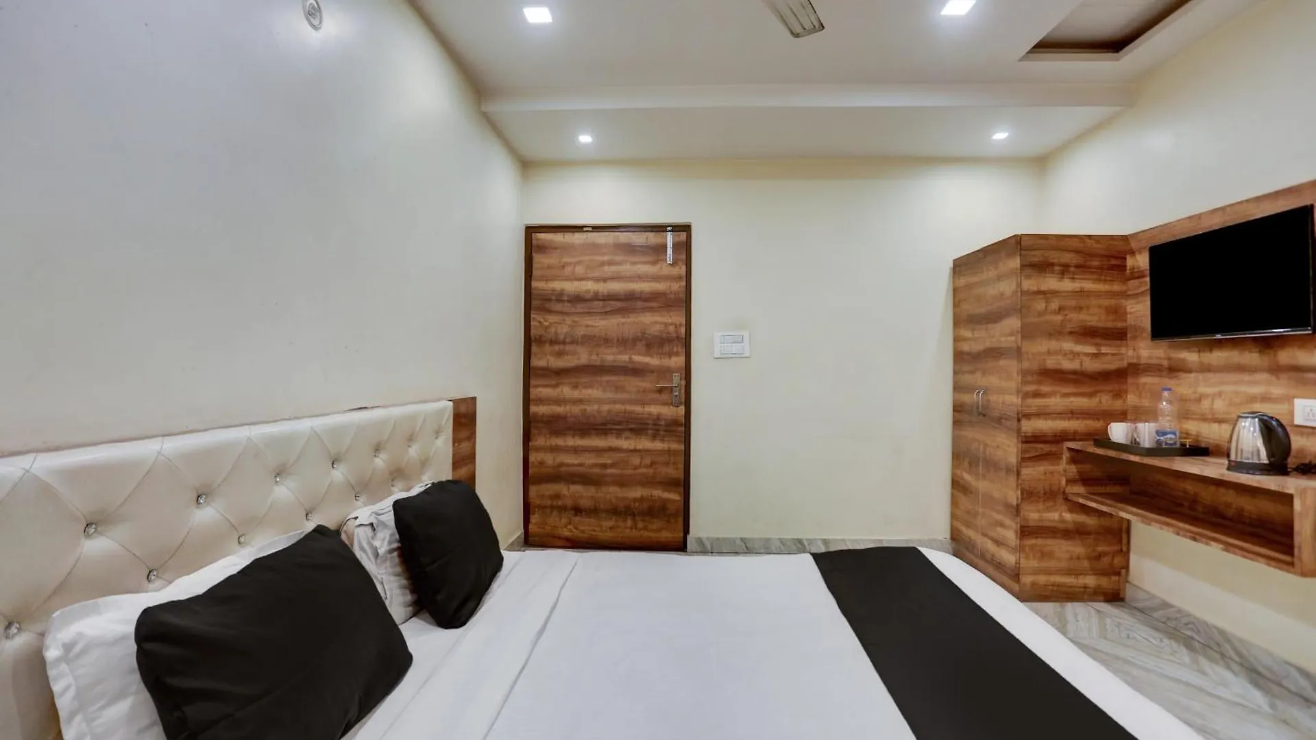 Spot On Sai P Guest House Varanasi Hotel