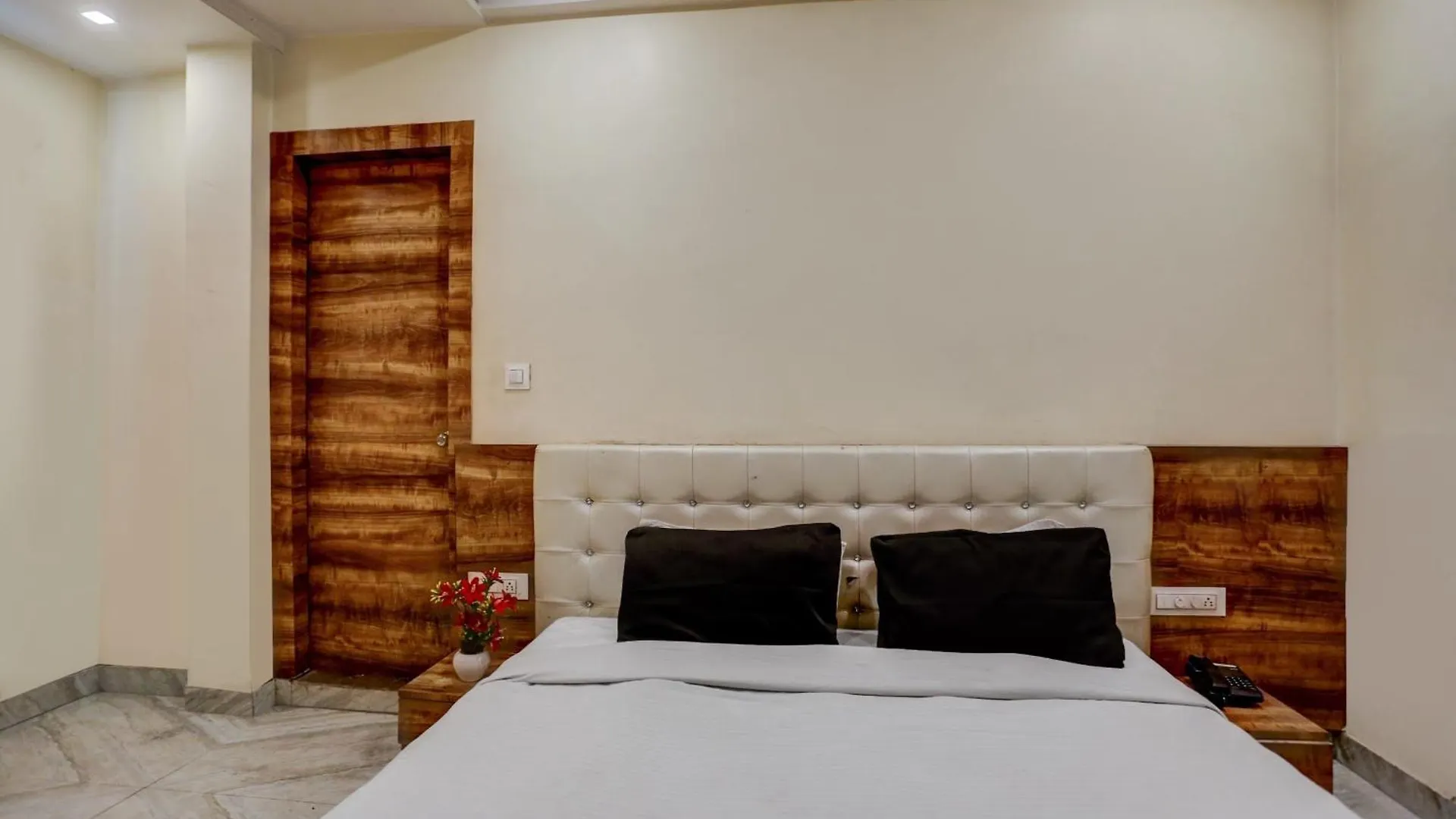 Spot On Sai P Guest House Varanasi 2*,  India