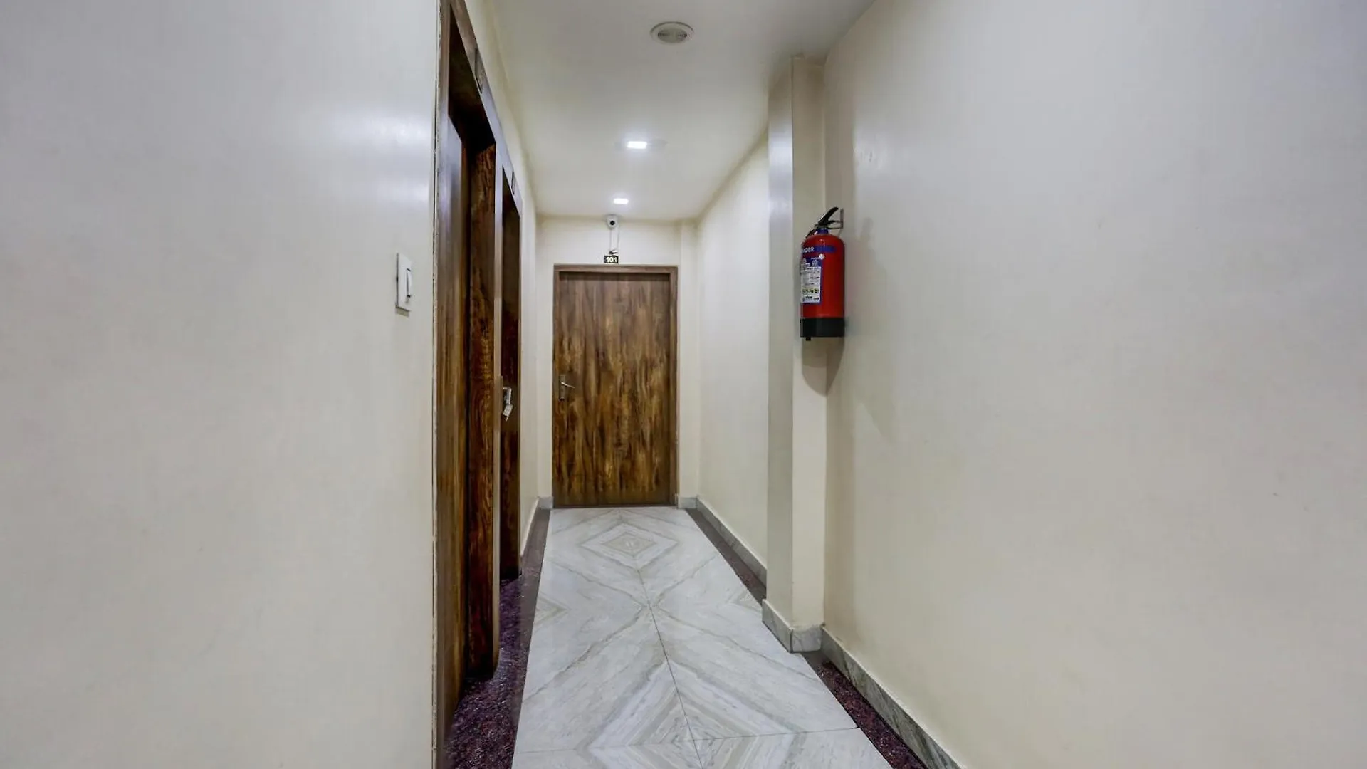 Spot On Sai P Guest House Varanasi